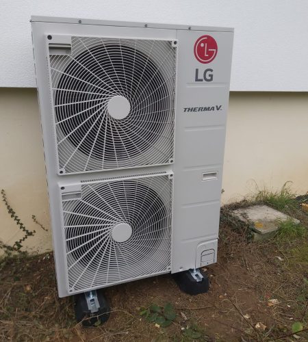 Pompe à chaleur Fujitsu installée en façade