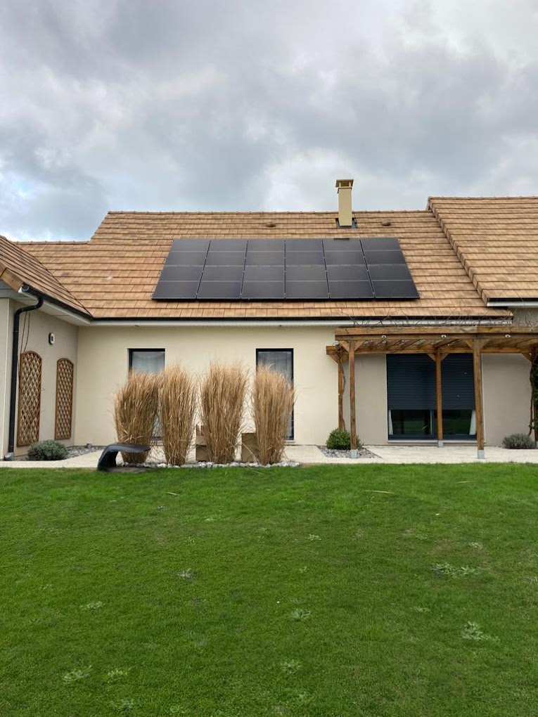 Panneaux solaires full black sur toiture